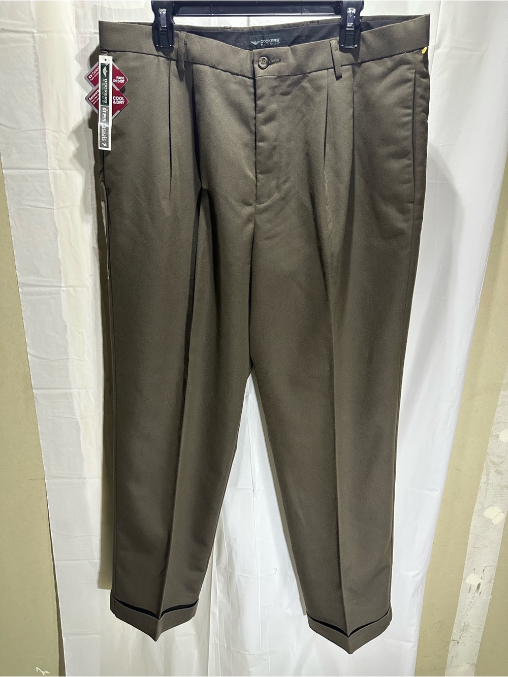 NWT Dockers Recode Pants Men's Size 38x30 Straight Leg